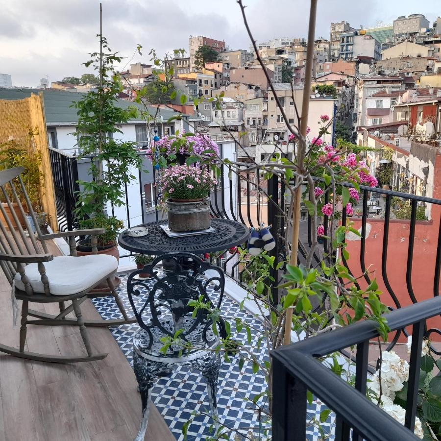 The White Swan Suites Beyoglu Istanbul Exterior photo