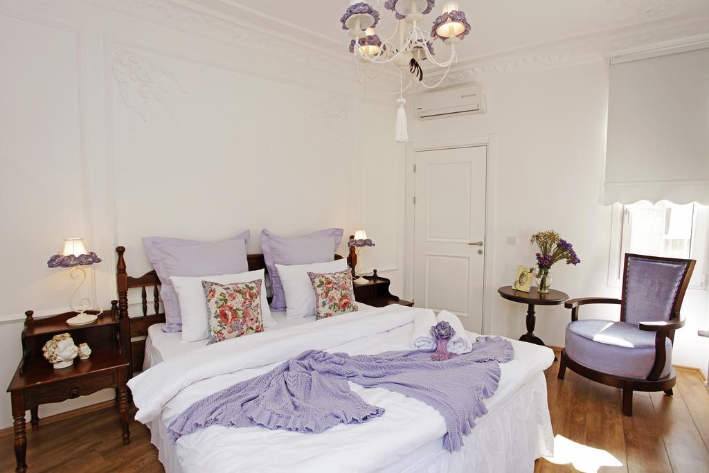 The White Swan Suites Beyoglu Istanbul Room photo