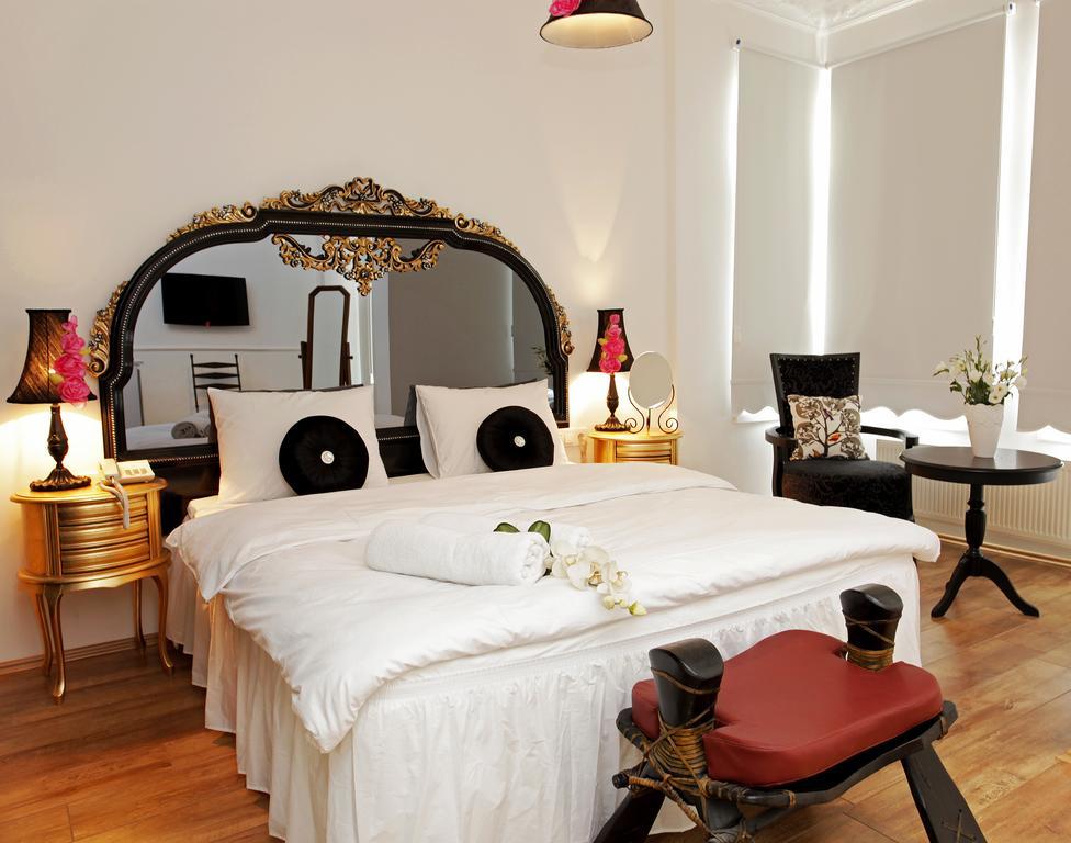 The White Swan Suites Beyoglu Istanbul Room photo