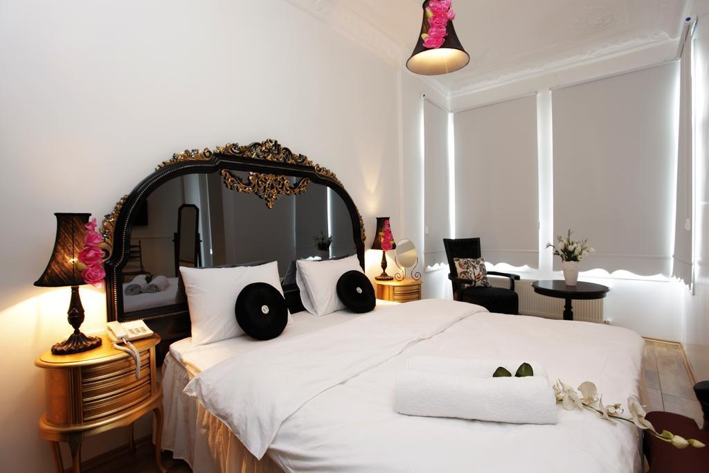 The White Swan Suites Beyoglu Istanbul Room photo